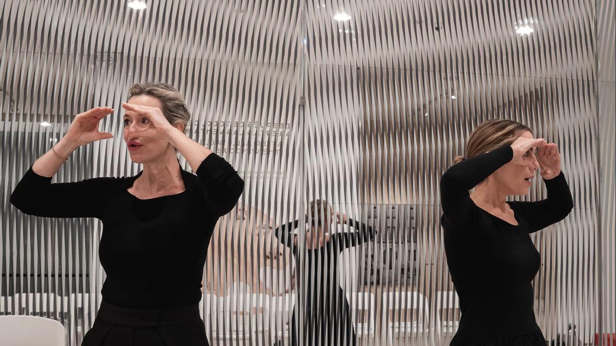 Las actrices Sara Torra y Merce Capdevila, en el ensayo abierto al público de la obra en el MACA