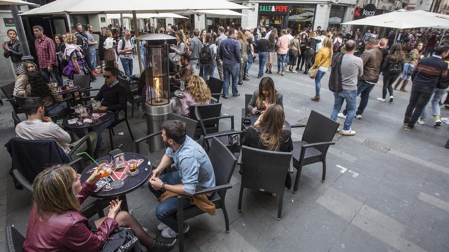 La calle Castaños de Alicante, que cuenta con un gran número de negocios hosteleros