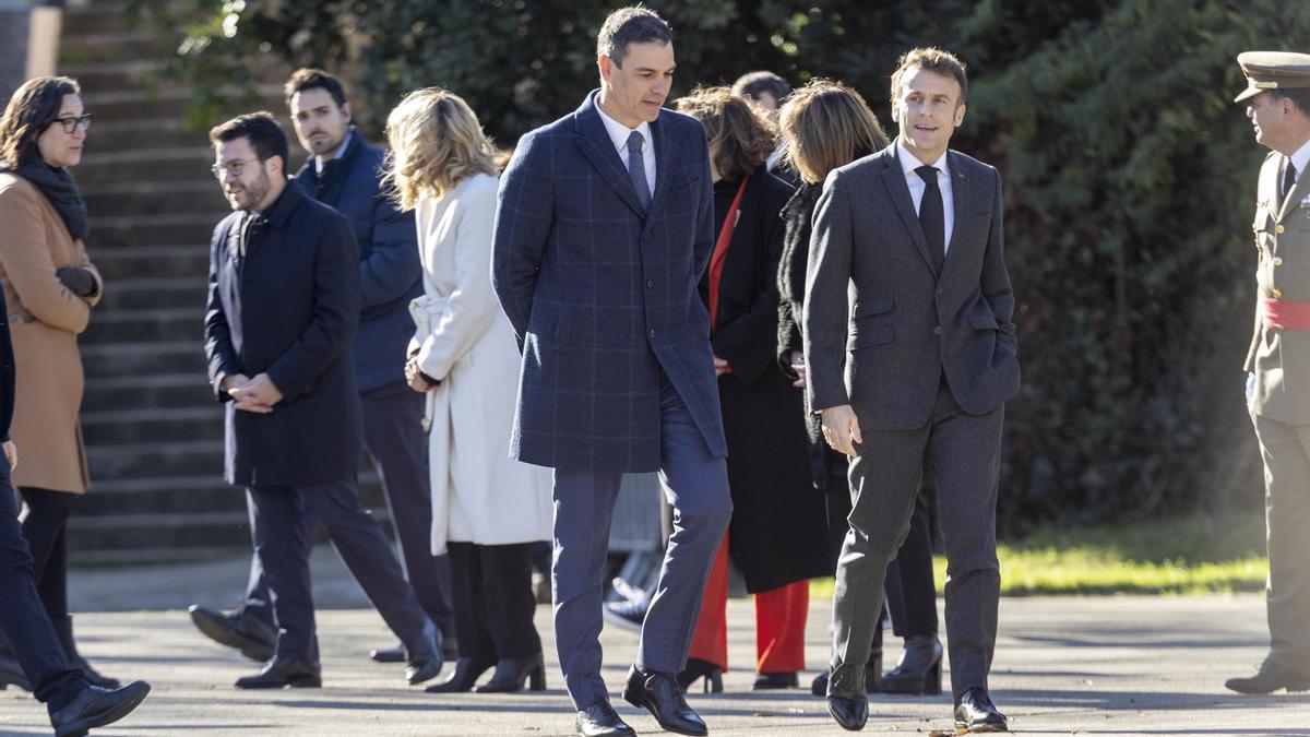 Pere Aragonès se marcha tras saludar a Emmanuel Macron y Pedro Sánchez
