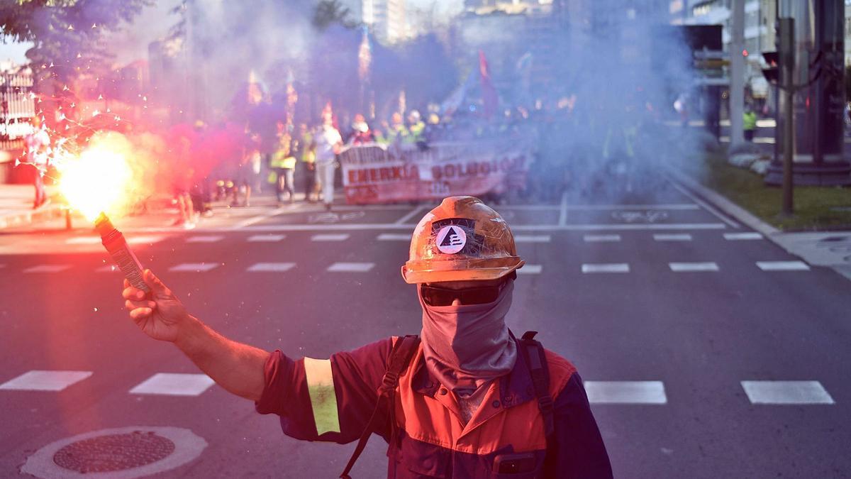 Protesta de la industria electrointensiva  en A Coruña. |  // VÍCTOR ECHAVE