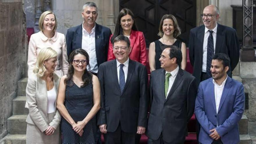 Todos los consellers  prometen en valenciano