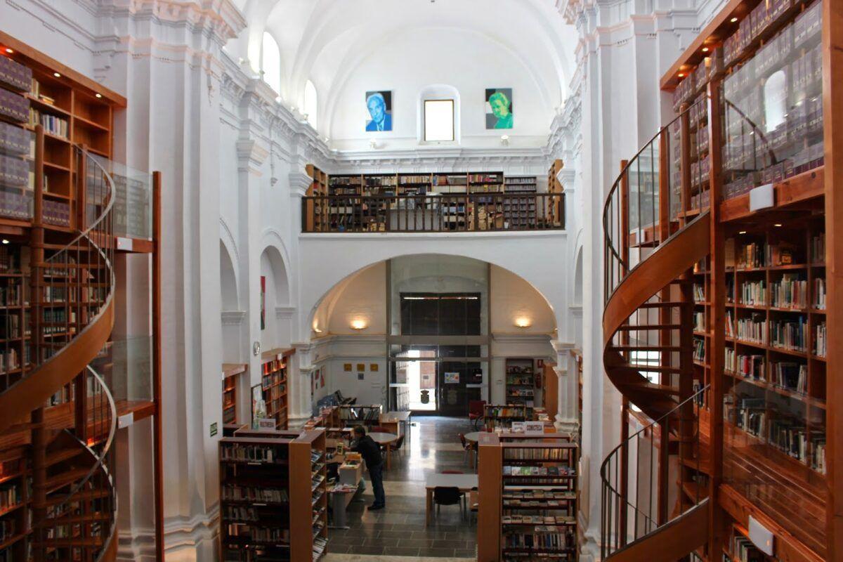 Iglesia y Hospital de San Juan de Dios (Biblioteca) en Llerena.