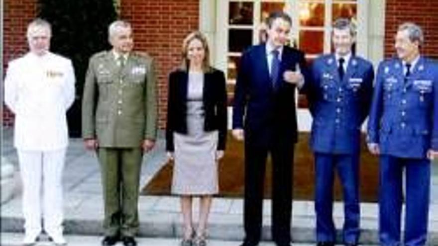 Chacón renueva la cúpula del Ejército y le da más funciones