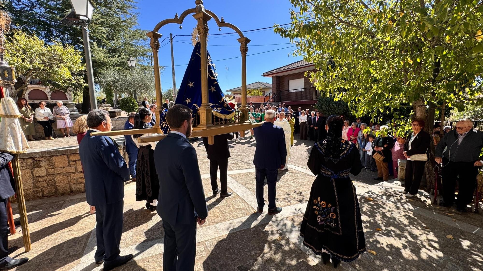 Villadepera honra a la Virgen del Rosario