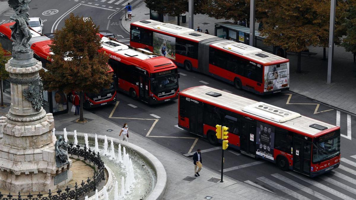 La reordenación de las líneas del autobús es un asunto pendiente en Zaragoza desde que el tranvía funciona.