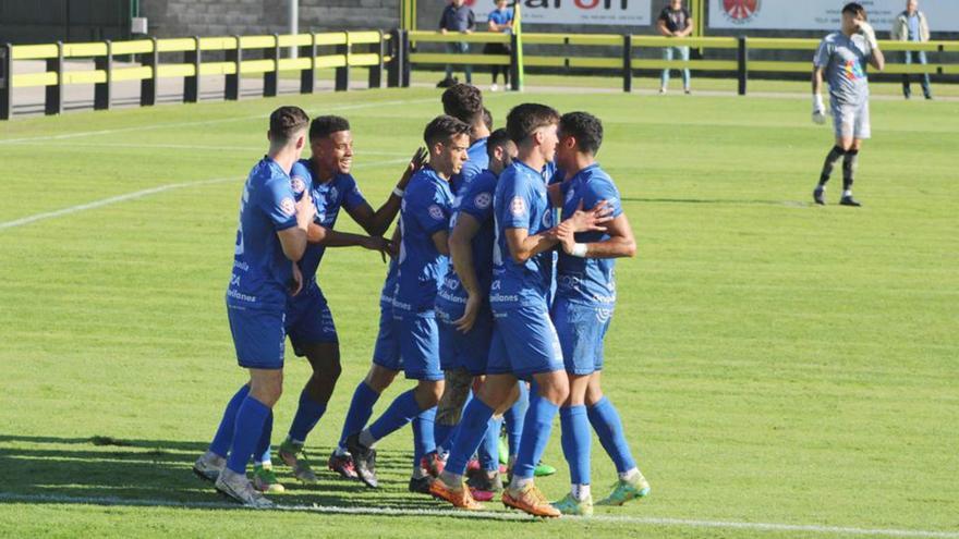 El Ourense CF acierta en Cayón y se sitúa líder