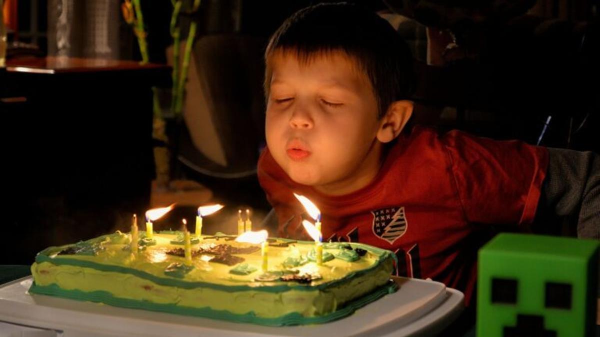 Cuidado con las fiestas de cumpleaños: un foco de contagios agravado por la variante Delta