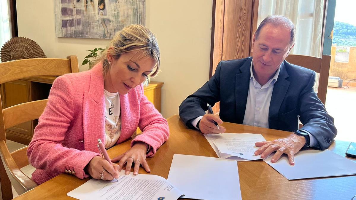 Firma del convenio en Andratx.
