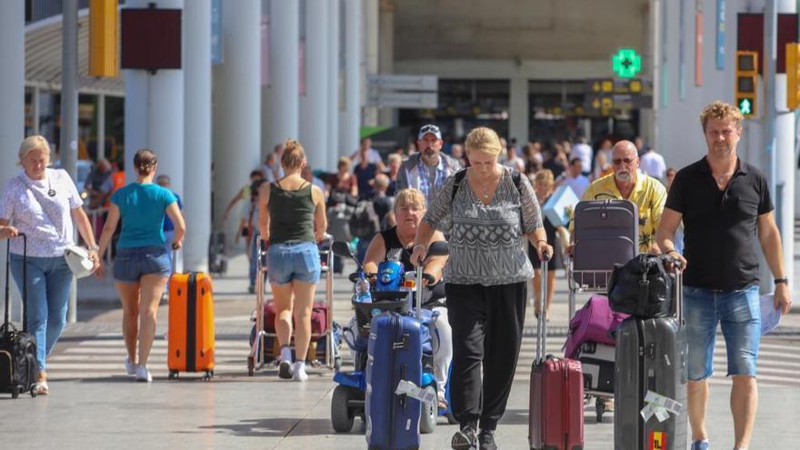 UGT exige a Cort otras medidas en el aeropuerto.