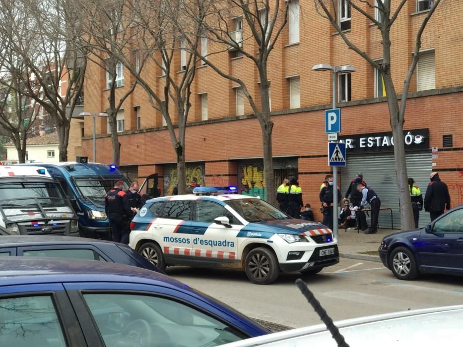 Desplegament de mossos al parc Central de Girona.