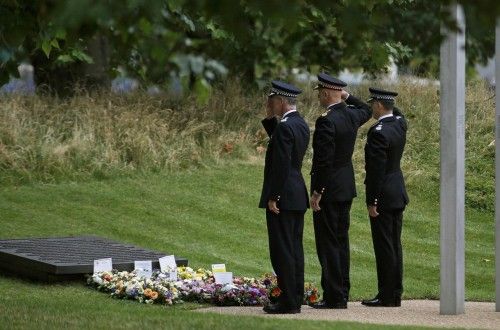Los británicos han rendido hoy homenaje a las 52 víctimas mortales de los atentados del 7 de julio de 2005 en el metro de Londres