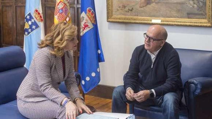 Cristina Francisco y Manuel Baltar rubricaron el convenio. // I. Osorio