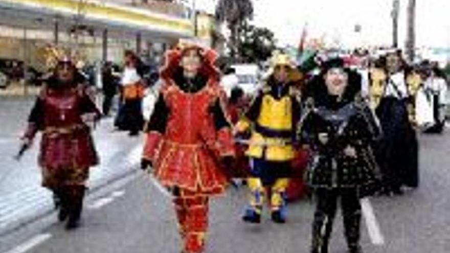 Once grupos participaron en el desfile por las calles de Mérida