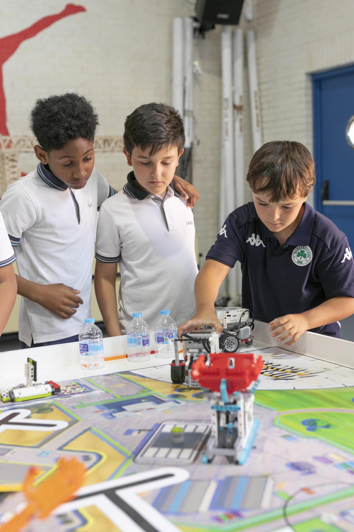 Esta jornada promueve la creatividad, la inventiva y la relación íntima con el entorno de los estudiantes.