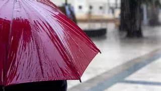 Aemet lo confirma: en Alicante no se puede guardar el paraguas (por si acaso)