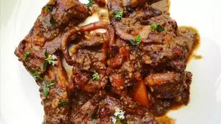 Recetas para la resistencia: conejo con sepia y tomate (y poliamor)