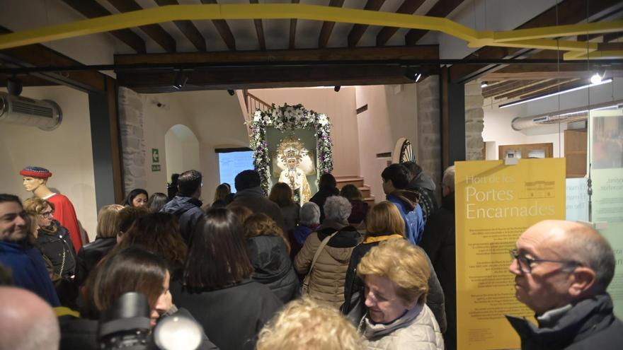 Así ha sido la adoración de la Virgen en Elche 2025