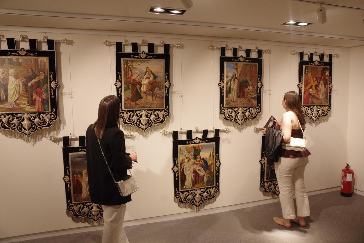 Fotos de la inaguración de la exposición 'Aquella Virgen del Perchel' de la cofradía de la Misericordia