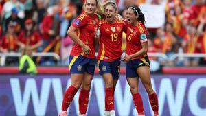 Alexia, Olga Carmona y Aitana Bonmatí celebran el gol ante Bélgica.