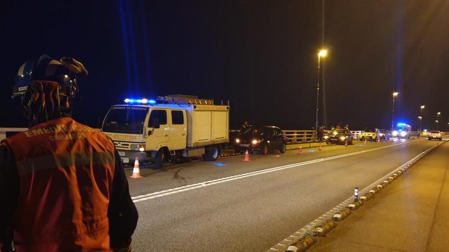 El siniestro tuvo lugar en el puente de A Illa sobre las 22.30 horas