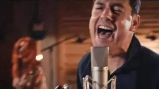 Juanma Moreno también graba videoclips en campaña: el presidente andaluz confirma que él canta "Kilómetro Sur"