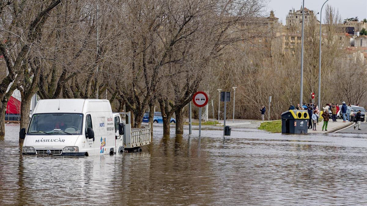 Calle inundada en Ávila.
