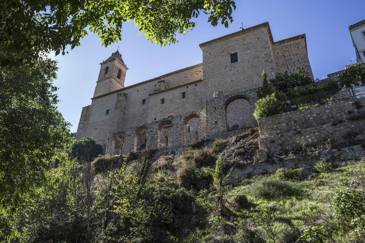 Descubre las leyendas que rodean los edificios históricos de este pueblo Disney.