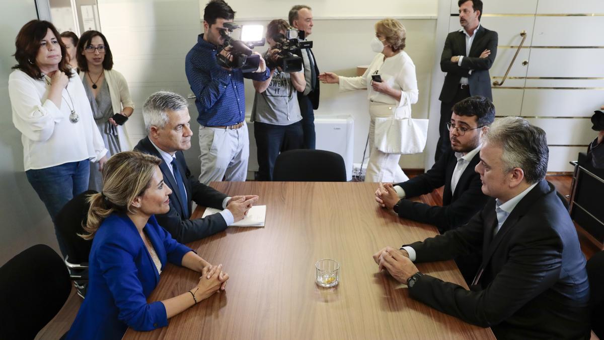 Un momento del acto de la firma del acuerdo que ha tenido lugar este viernes en València