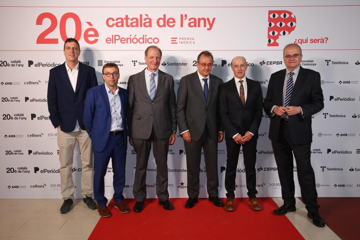 Català de l’Any 2022, en la imagen Carlos Ayats (Empordà) Marc Mercé, Jordi Molet (Diari de Girona), Albert Sáez, Josep Caiol, Marc Verdaguer (Editorial l’Empordà, SLU)