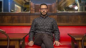 Martín Leiton, en el bar Velódromo de Barcelona.