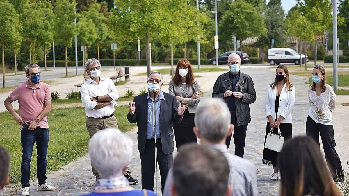 Una de les intervencions a l’acte d’homenatge a Francina Boris, al passeig que portarà el seu nom. | MARC MARTÍ