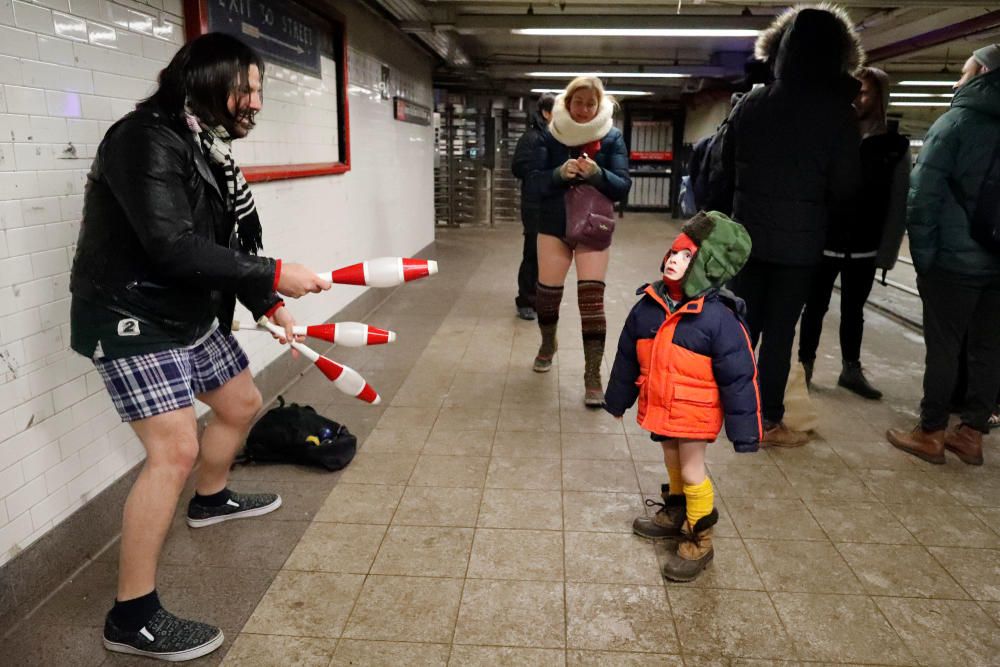 Escenes del dia sense pantalons al metro 2018.