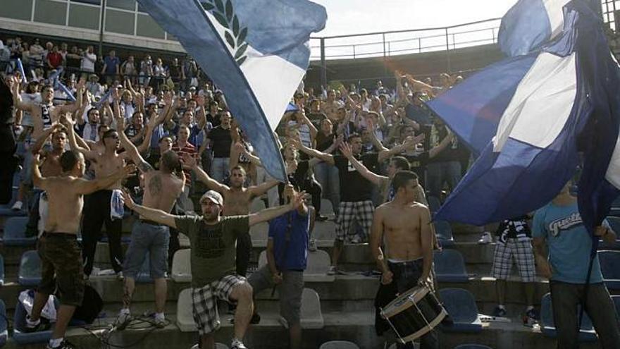 Una peña del Hércules anima durante el choque ante el Rayo del pasado domingo.