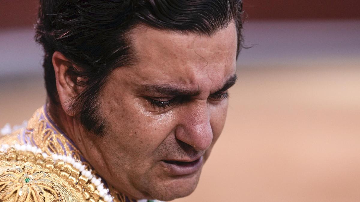 El rostro emocionado de Morante de la Puebla tras cortarse la coleta en Las Ventas este domingo / EFE