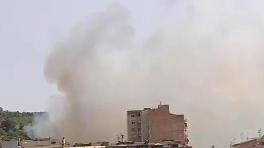 El fum de l'incendi prop de la zona de l'institut d'Artés