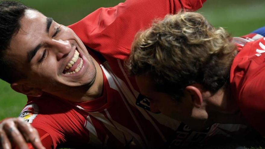 Correa celebra su gol con Griezmann