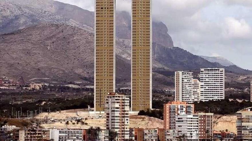 Rascacielos In Tempo, en Benidorm, a medio acabar. // David Revenga