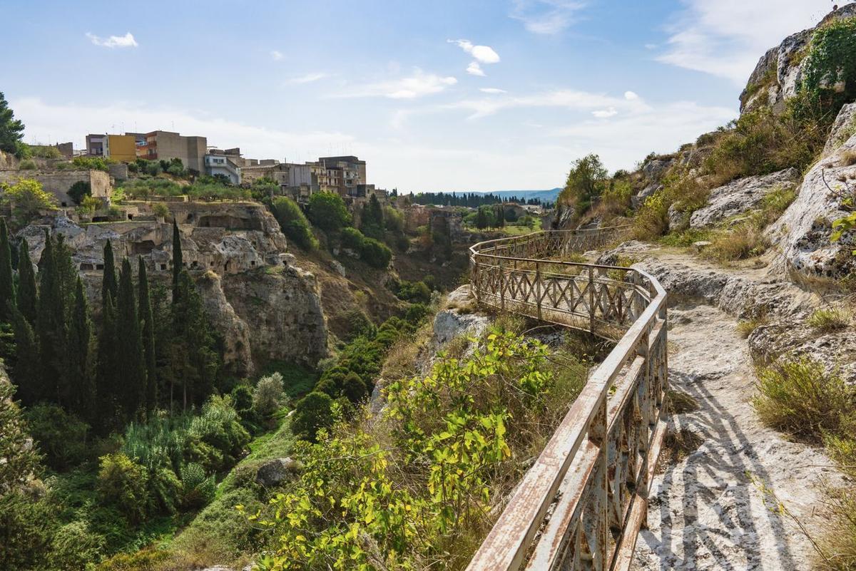 Gravina - Ruta por el desfiladero