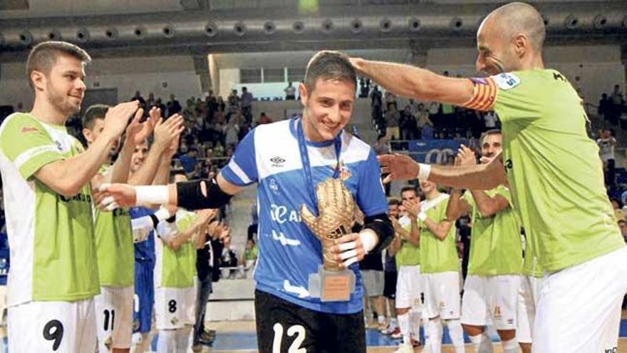 El Palma Futsal le hizo el pasillo a Nico Sarmiento, campeón del mundo y Guante de Oro.