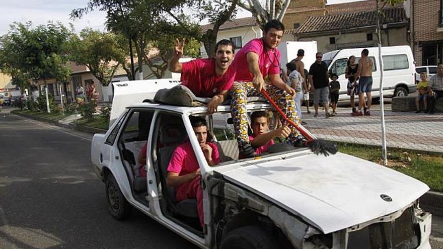 No hubo carrozas, pero sí vehículos «tuneados».