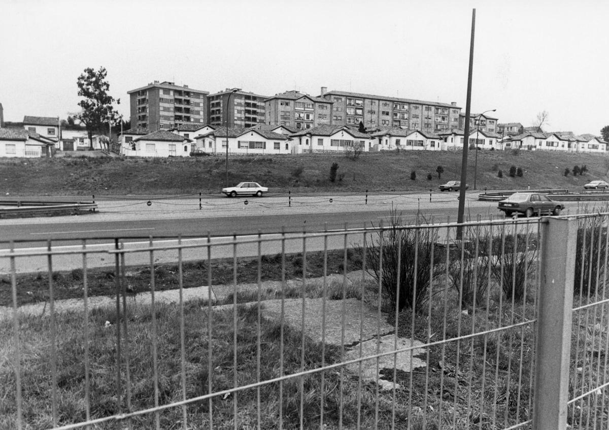 La autopista y detrás las casas de El Rancho y Guillén Lafuerza.