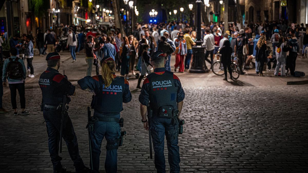 Operativo policial contra el botellón en Barcelona