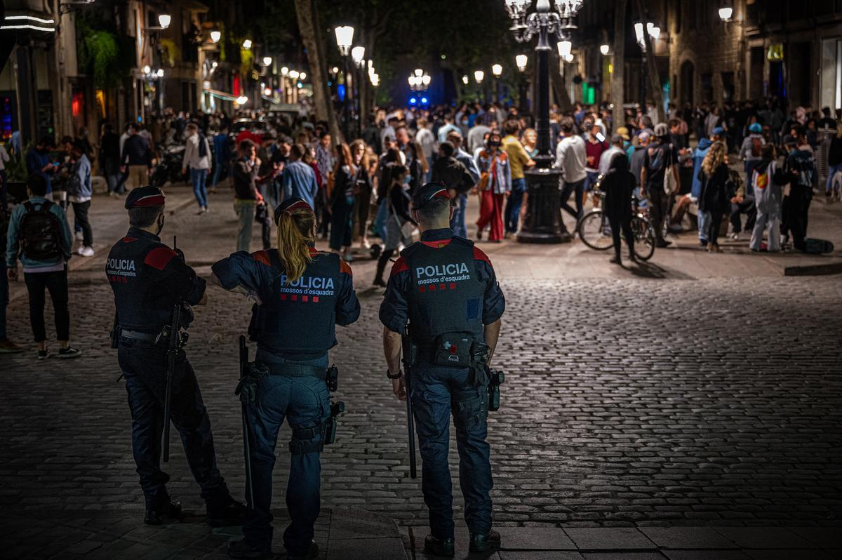 ‘Botellons’ menys massius a Barcelona i intervencions policials més aviat