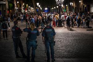 ‘Botellons’ menys massius a Barcelona i intervencions policials més aviat