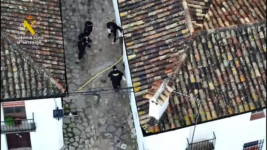 VÍDEO | Evacuado un hombre de 75 años en Grazalema por el temporal. Imágenes aéreas del desalojo de Grazalema
