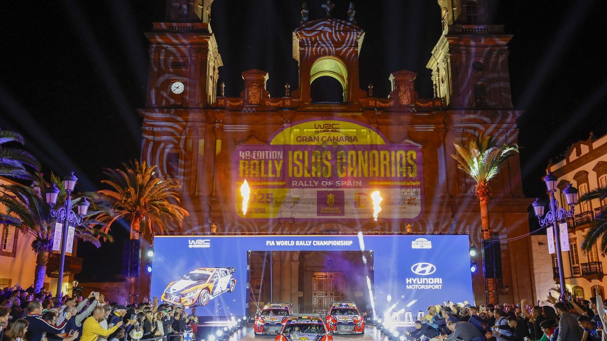 El equipo Hyundai Shell Mobis WRT en la ceremonia de salida del 49º Rally Islas Canarias, en la ceremonia de salida en la plaza de Santa Ana de Las Palmas de Gran Canaria.