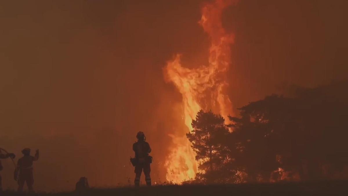 Vídeo | Así han sido los trabajos de extinción del incendio de Las Peñas de Riglos durante la madrugada del sábado