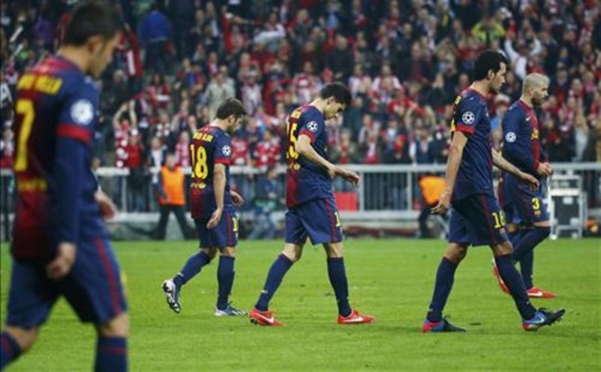 Els jugadors del Barça es retiren als vestidors després del 4-0 contra el Bayern. Els jugadors del Barça es retiren als vestidors després del 4-0 contra el Bayern.