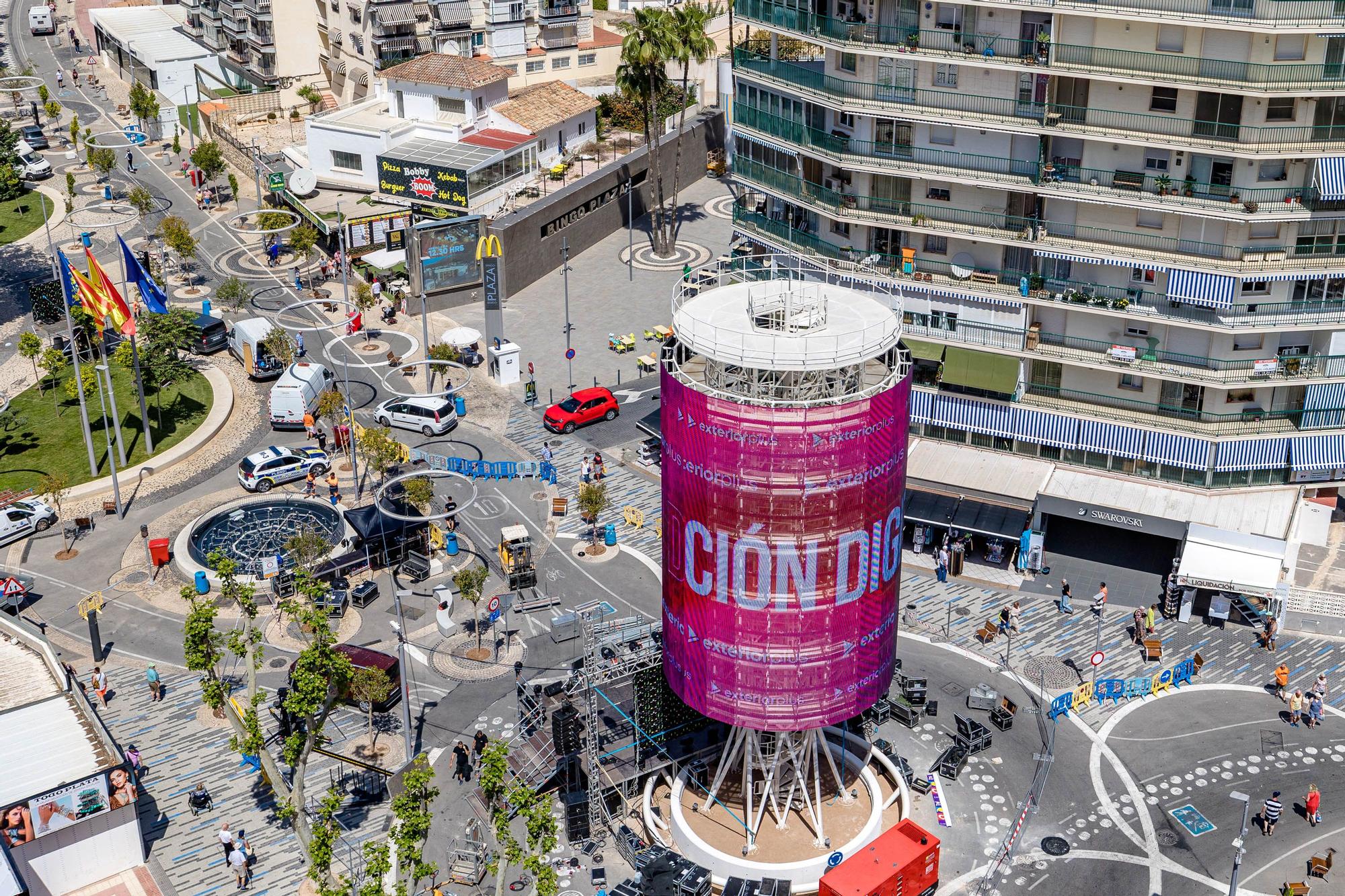 Benidorm inicia el montaje para la final de Eurovisión.  La plaza de La Hispanidad será el escenario de la "Pre Party" con tres pantallas gigantes y un escenario para las actuaciones previas a la gala en Turín | El "tecnohito", uno de los protagonistas del evento