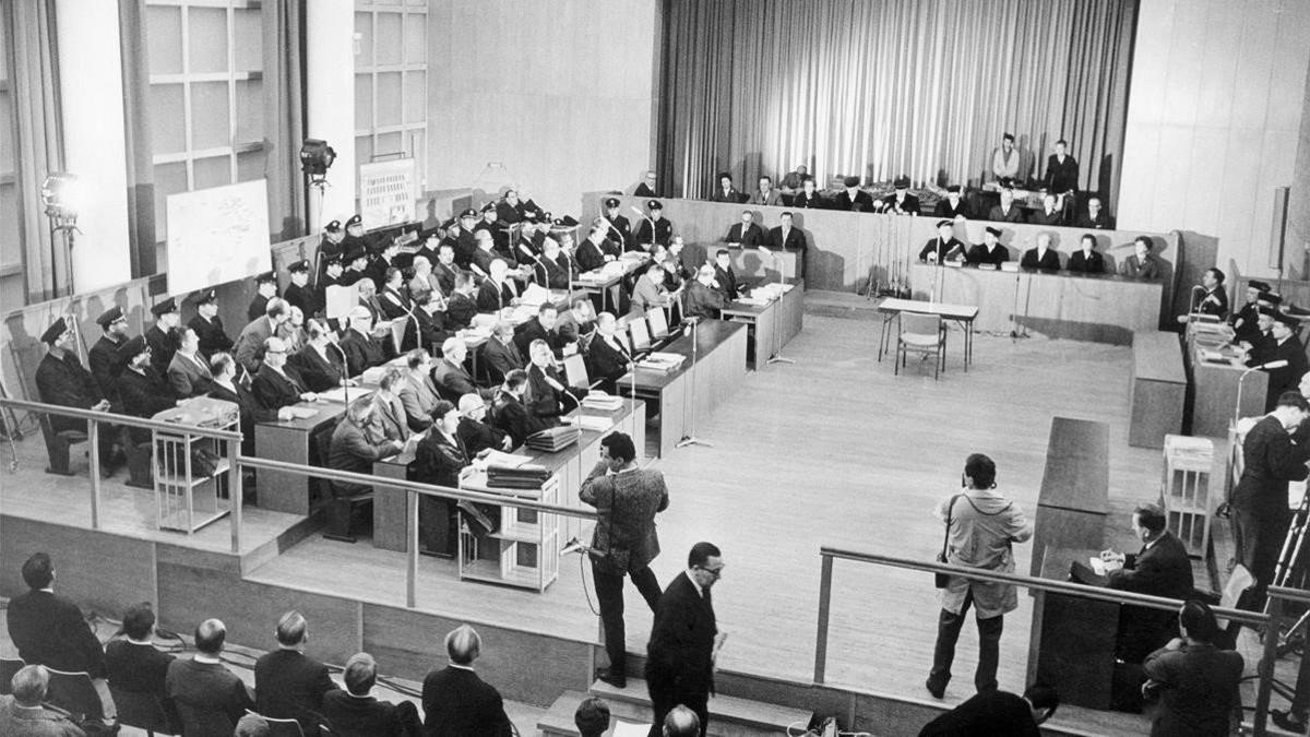 La sala durante el juicio de Auschwitz, que empezó en Fráncfort (Alemania) en diciembre de 1963.